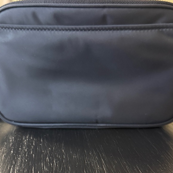 lululemon crossbody camera bag 2L - Picture 3 of 6